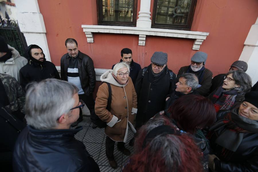 Fotos Desahucio De Una Familia Y Su Beb De La Vivienda En Alquiler En